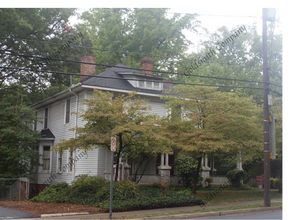 Building Photo - 224 E Park Ave