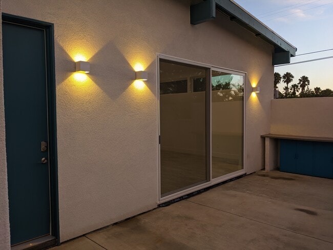 Large Size Patio - 17051 Labrador St