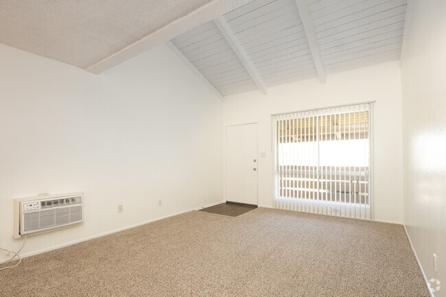 1BR, 1BA - 710SF - Living Room - Newport Village Apartments