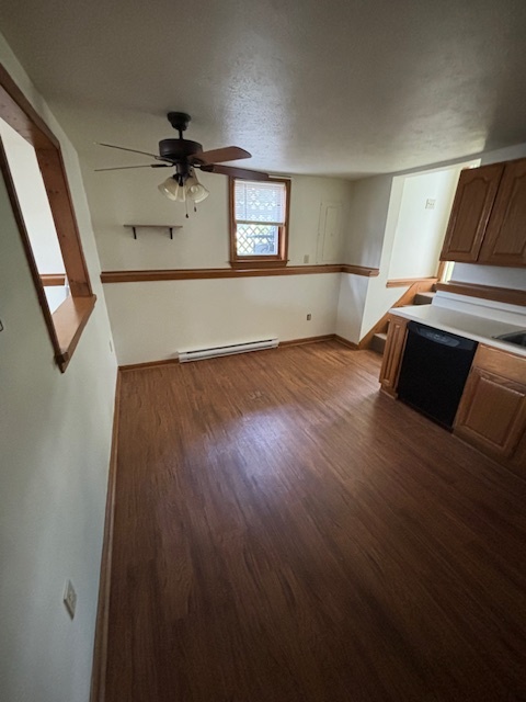 Dining area - 1106 Main St