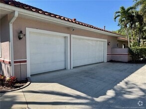 Building Photo - 4881 SW Lake Grove Cir