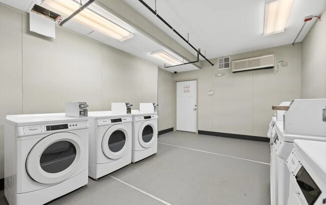 Laundry - 440 N Creek Dr