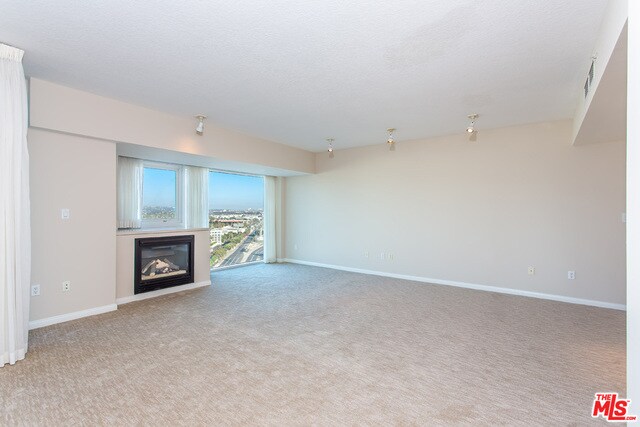 Building Photo - 13600 Marina Pointe Dr