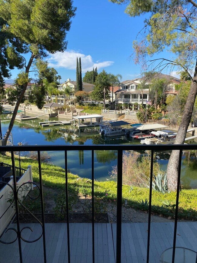 Foto del edificio - 24311 Canyon Lake Dr N