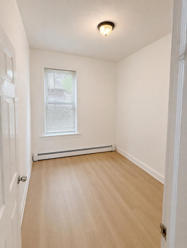 Foto del edificio - 406 WOODLAWN Ave