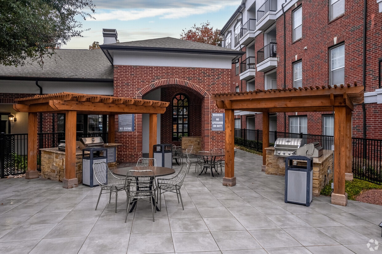 Gateway East at the Arts District 910 Texas St Dallas, TX 75204