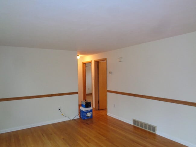 Building Photo - 407 Sondra Ave