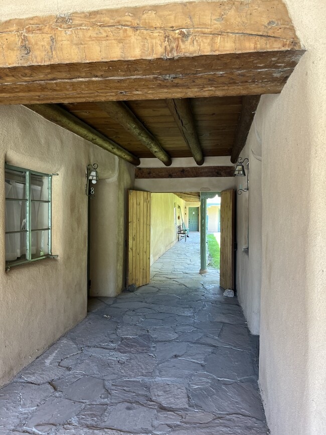 Building Photo - 104 Padre Martinez Ln
