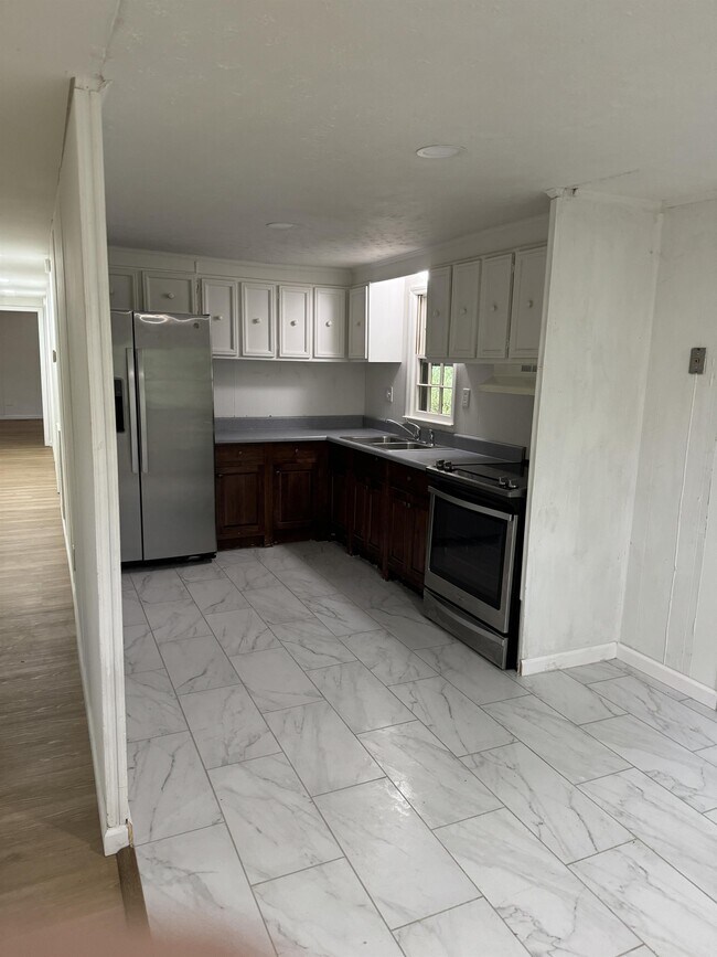 Building Photo - 2135 Larkwood Dr