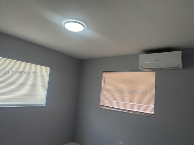 Foto del edificio - 1067 NW 24th St