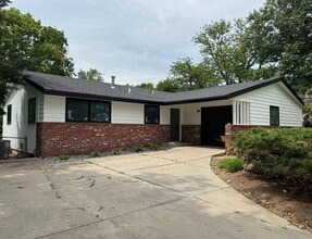 Building Photo - 3033 Dickens Ave