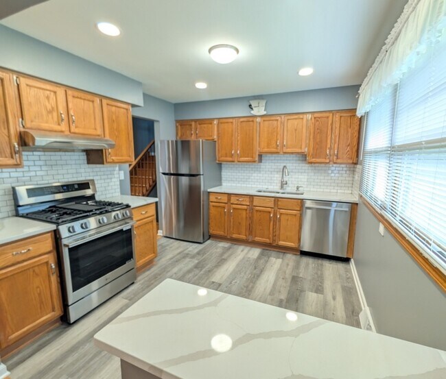 Building Photo - 476 Raupp Blvd