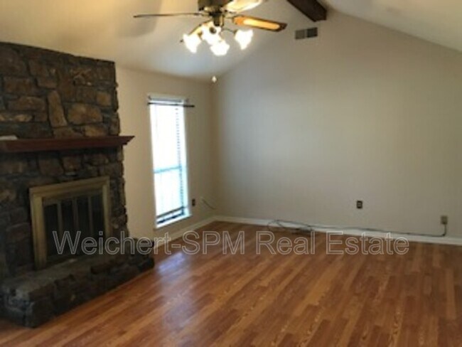Foto del edificio - 3219 Elmore Park Rd
