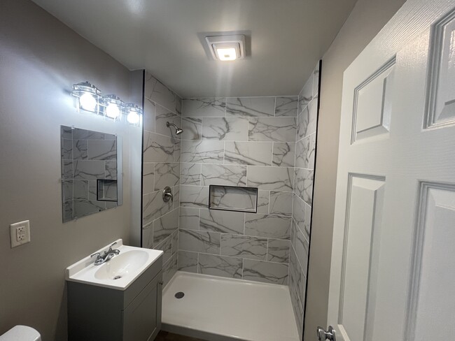 Building Photo - 1019 N Underhill St