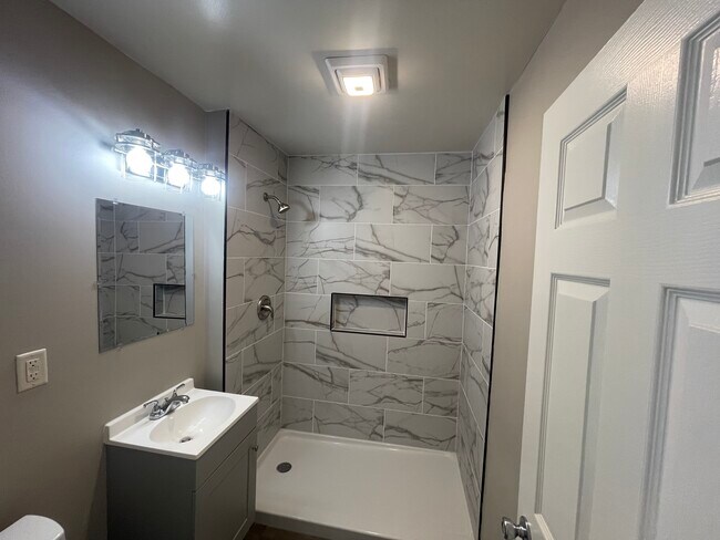 Foto del edificio - 1019 N Underhill St