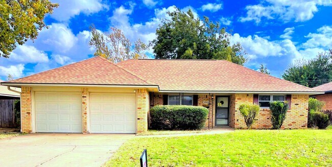 Building Photo - Well cared for beautiful 3 bedroom 2 bathr...