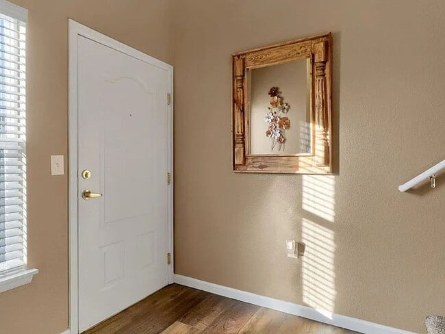 Foto del edificio - Quiet & Clean 2 bed / 2 bath Condo with Garage