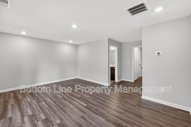 Foto del edificio - 1129 Lily Loch Wy