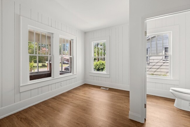 Foto del edificio - Beautiful Historic 4 Bedroom 2 Bathroom Home