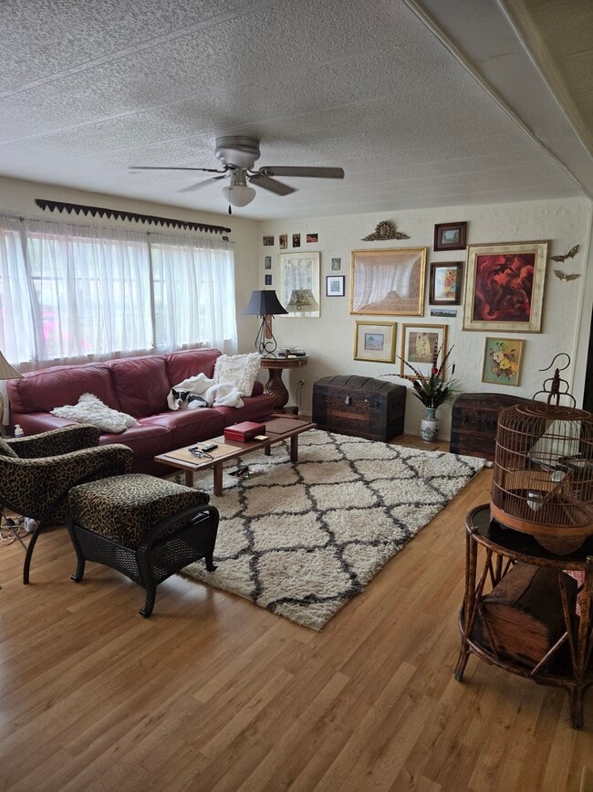 Livingroom - 1204 Crest Ct