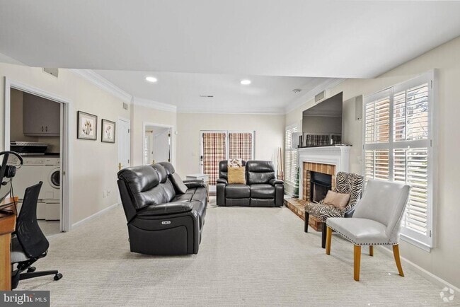 Building Photo - 21515 Trowbridge Sq