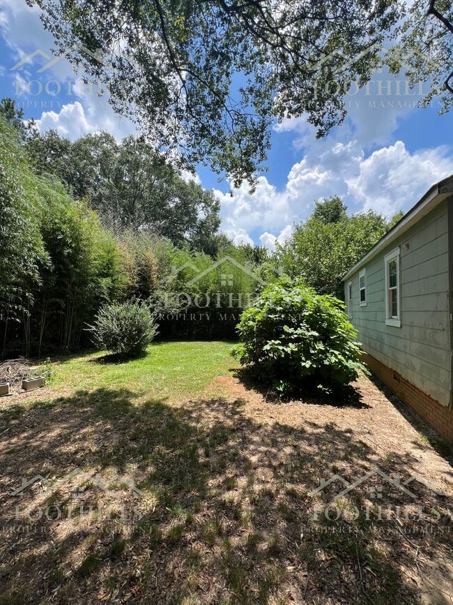 Building Photo - Affordable 3 Bedroom Home Near Hwy 28 with...