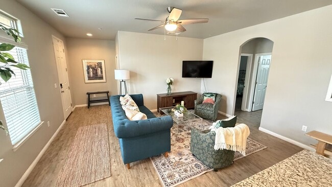Foto del edificio - Fully Furnished Short or Long Term Modern Home