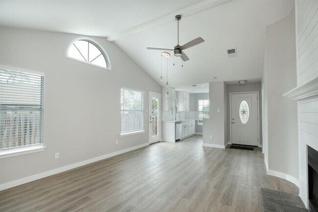 Foto del edificio - 1301 Black Cherry Dr