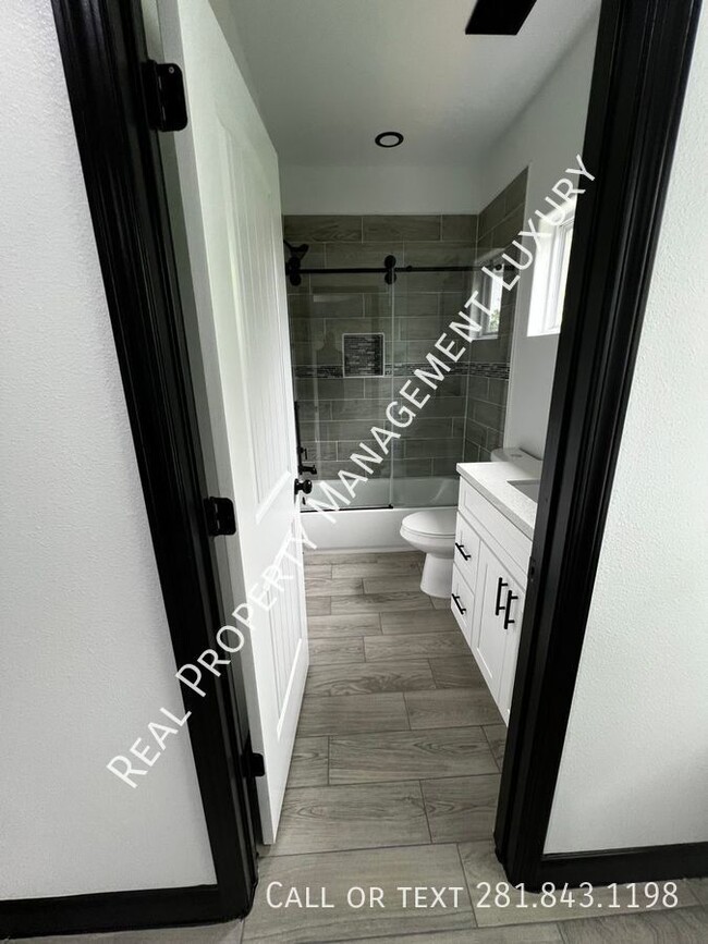 Foto del edificio - 4737 Reed Rd