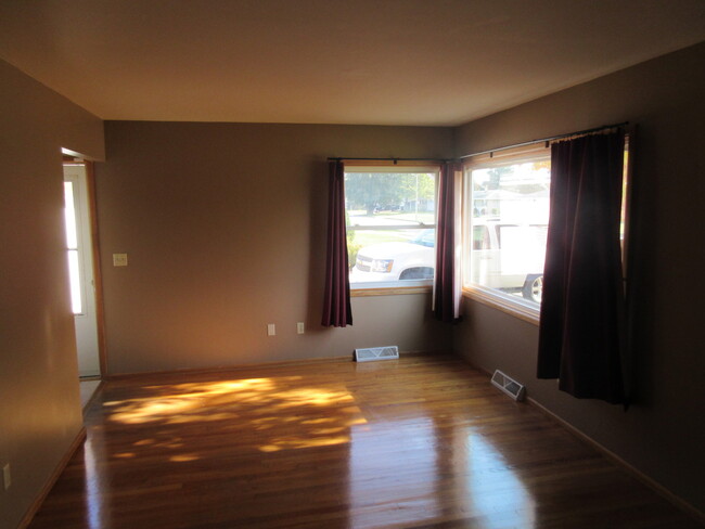 Building Photo - 403