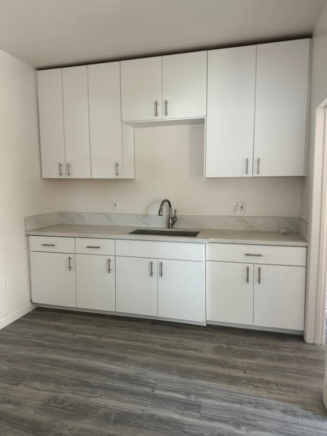 Building Photo - 4265 Garthwaite Ave
