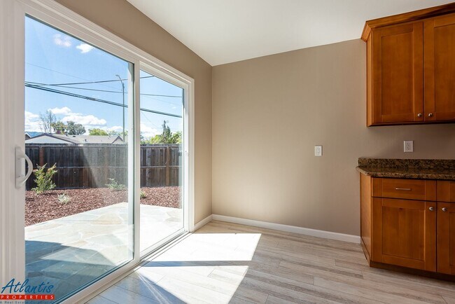 Building Photo - Camden 2194/2196