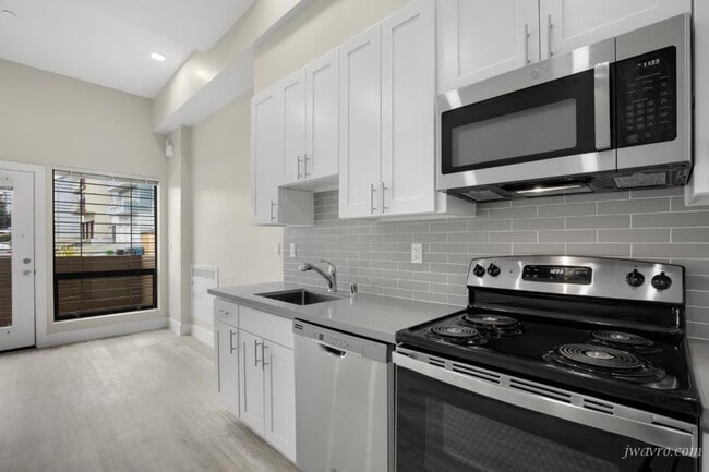 Building Photo - 70 Terra Vista Ave