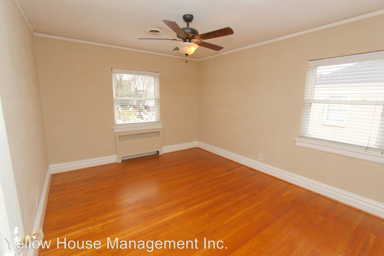 Building Photo - 1108 W Friendly Ave