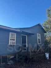 Building Photo - 1529 Henley St