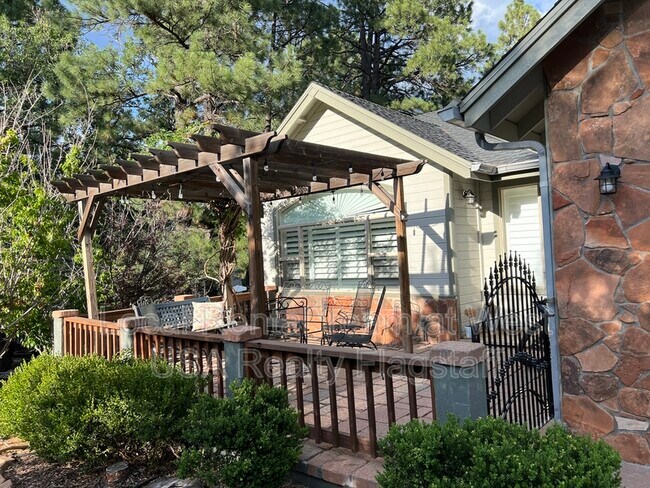 Building Photo - 1698 W University Heights Dr N