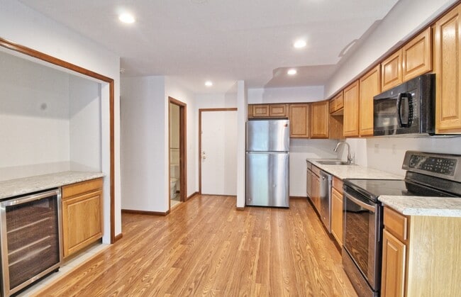 Building Photo - Renn Hart Hills