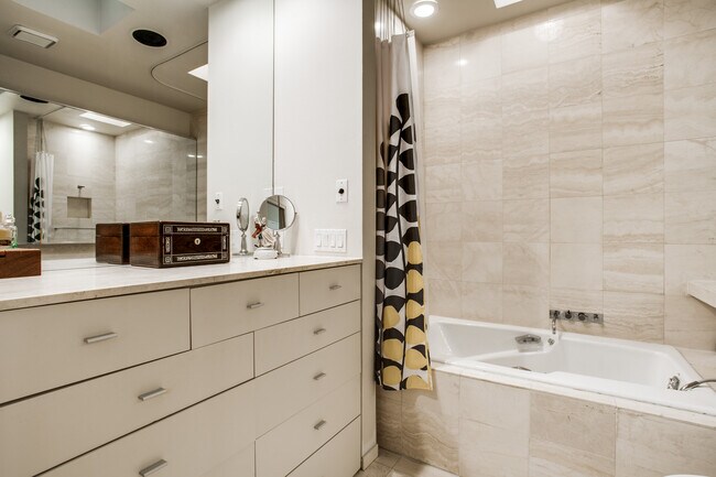 Foto del edificio - 4114 Normandy Ave