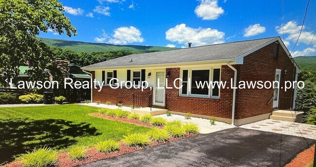 Building Photo - Very Nice Updated Ranch in Salem (Glenvar ...