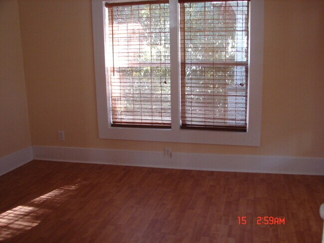 Building Photo - Cute 2/1 Home on Corner Lot in Graceville