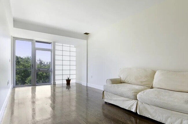 Foto del edificio - 21-24-24 30th Ave.