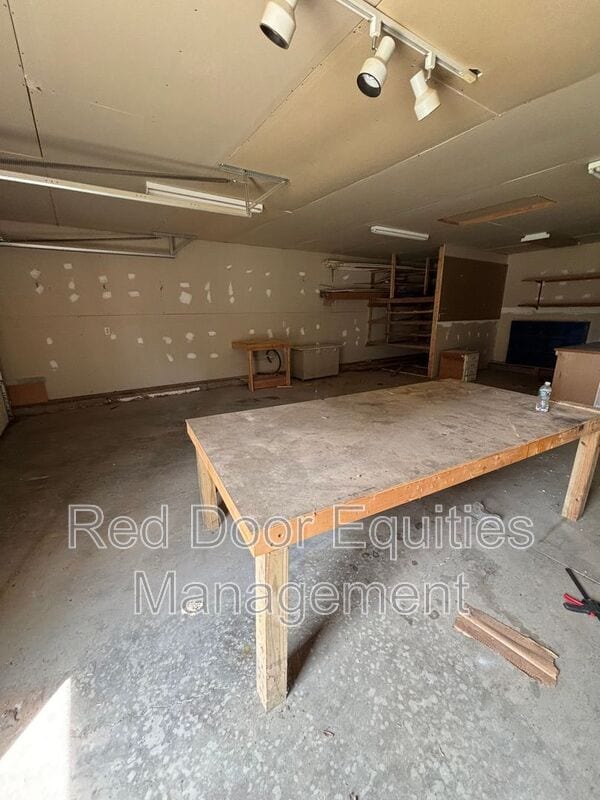 Building Photo - 132 Lake St
