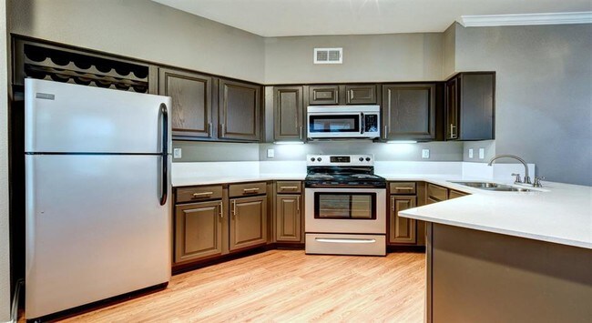 Foto del edificio - Regency Dell Ranch Apartments
