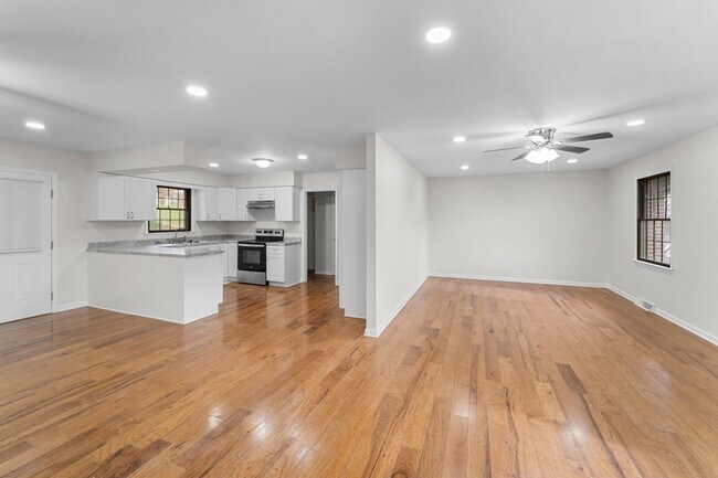 Foto del edificio - 983 Beverly Dr