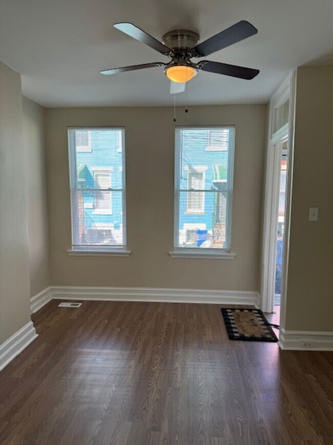 Foto del edificio - 930 Edgley St