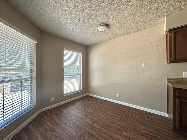 Foto del edificio - 209 E Noton St