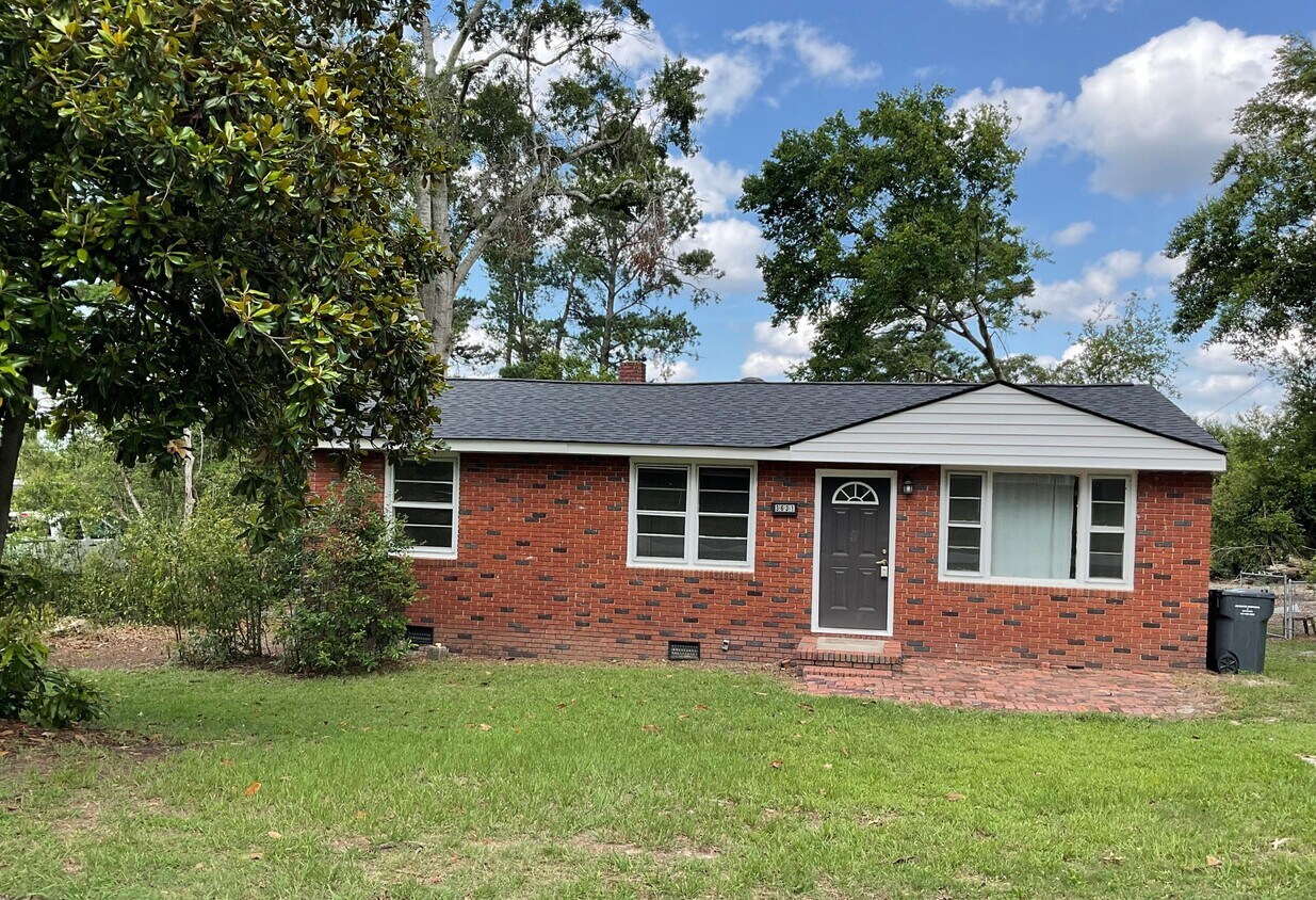Foto principal - 3631 Lake Shore Dr