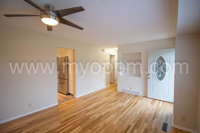 Foto del edificio - 4 bedroom house with new appliances | 132n...