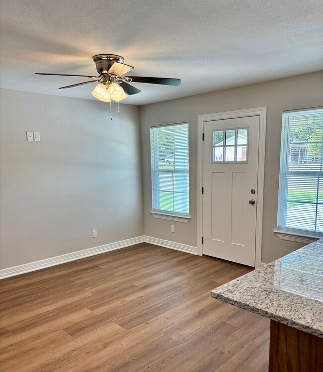 sala de estar - 402 Lake Lamond Rd