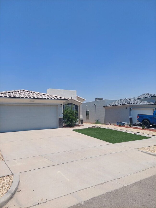 Building Photo - Beautiful new home! 3 bedroom 2 bathroom